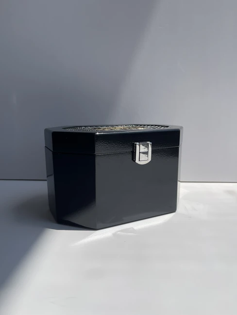 קופסא מהודרת לאתרוג מעץ עם פלקטה