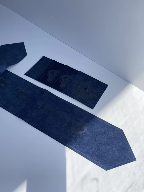 עטרה פרימיום לטלית דגם "שויתי לנגדי"