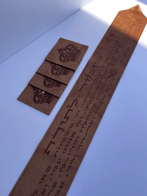 עטרה פרימיום לטלית דגם "מזמור לתודה"