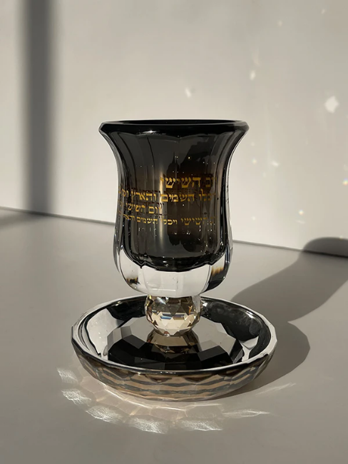 כוס קידוש דגם "יום השישי" עם רגל