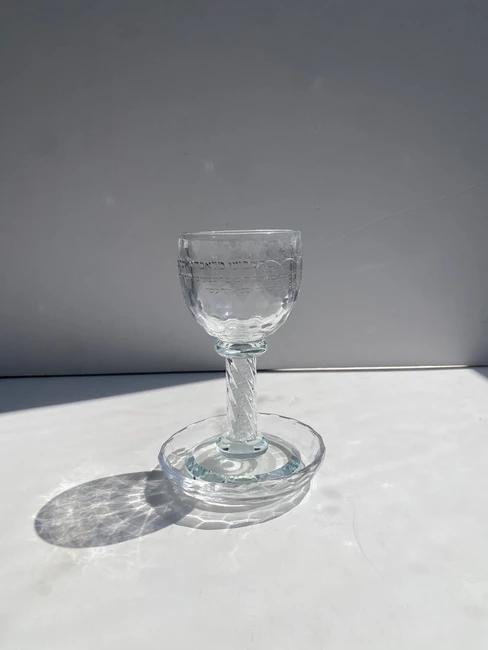 כוס קידוש זכוכית שקוף "יום השישי"