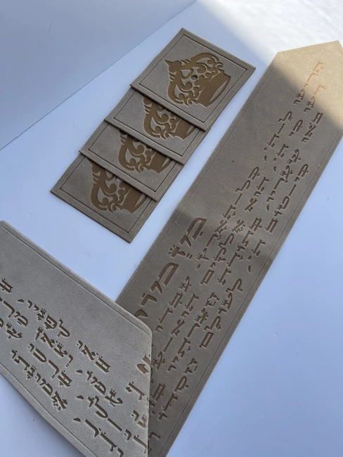 עטרה פרימיום לטלית דגם "מזמור לתודה"